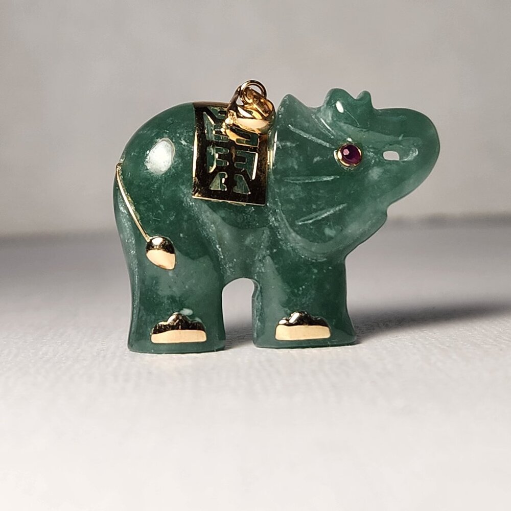 Fluffy 14K Gold Ruby Eye Carved Genuine Jade Elephant Pendant 80s Original
